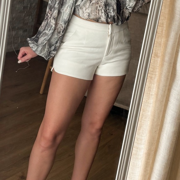 CROSBY SHORTS - Picture 1 of 1